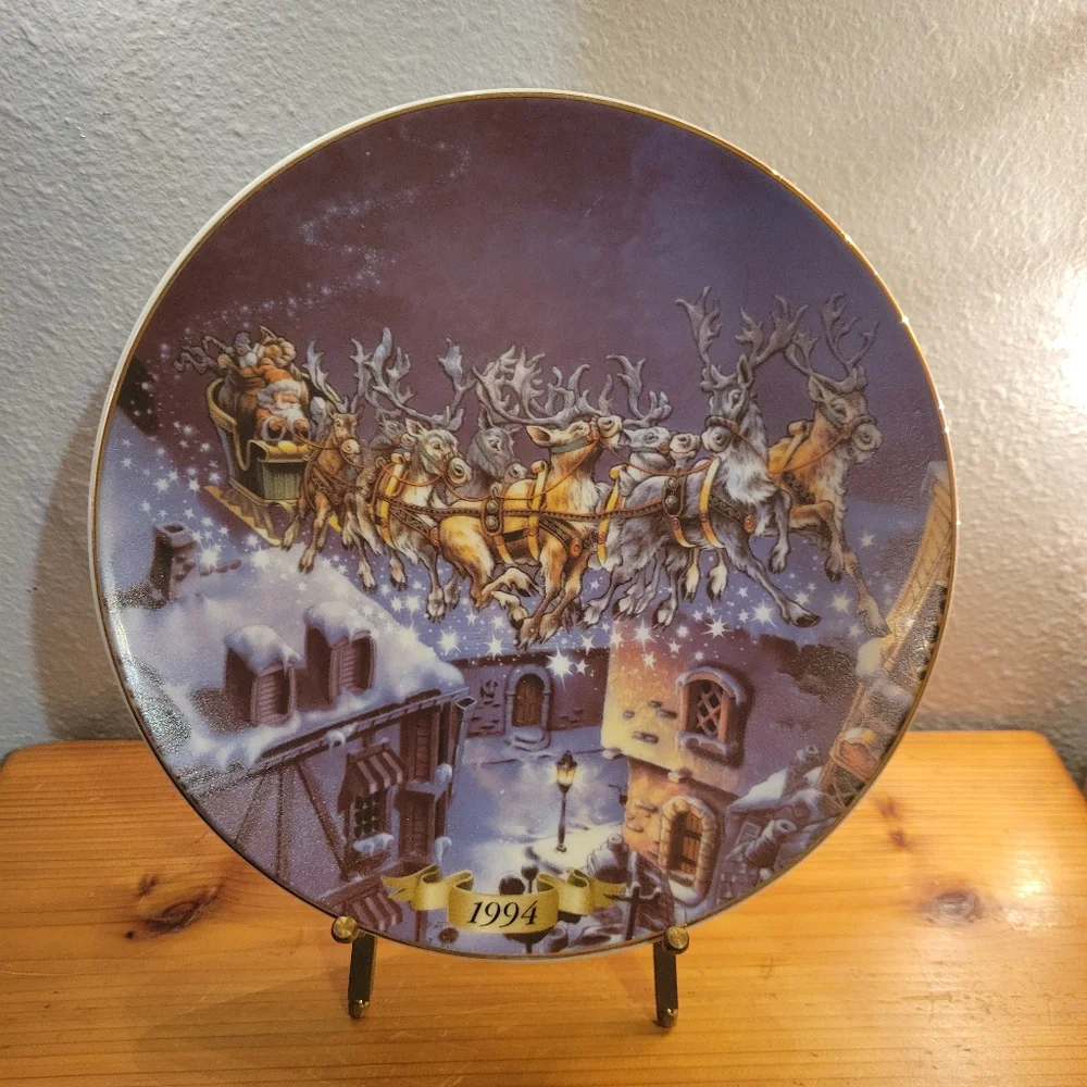 Vtg 94 CHRISTMAS ON MAINSTREET.. COLLECTOR'S ED. PLATE ARTIST BRUCE EAGLE Gold